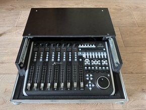 Behringer X-Touch - 2