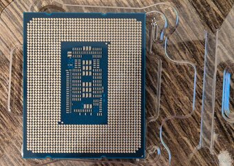 Intel Core i7-12700K - 2