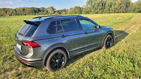 Volkswagen Tiguan R-line black. - 2