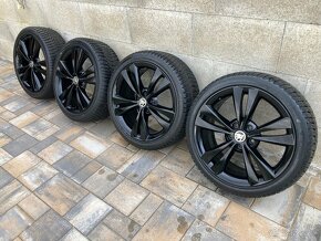 Predám zimnú sadu org ŠKODA 5x112 7,5J ET51 225/40 R18 - 2