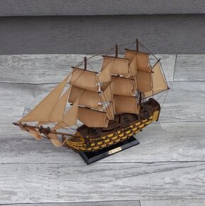 Plachetnica model – HMS Victory . - 2