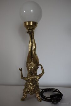 Starožitná stolová lampa mosadzná figurálna. - 2