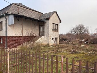 MALÝ HORES-rodinný dom-podpivničený - 2