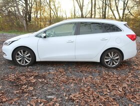 Kia Cee´d Premium 1,6CRDi 128k, panorama, navigácia, AUTOMAT - 2