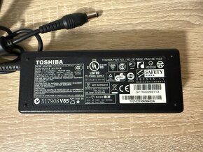 Napájací adaptér Toshiba 19V 3,95 A - 2