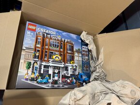 LEGO 10264 Garáž na rohu - 2