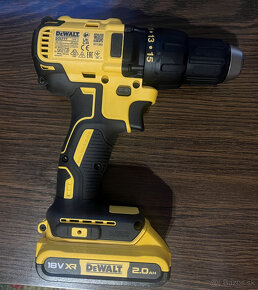 Predám Akumulátorový vŕtačka/skrutkovač DeWALT DCD777 D2T - 2