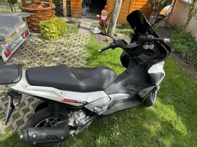 Aprilia sr max 300 - 2