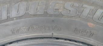 Predám 3 letné pneumatiky 175/65 R15 84T Bridgestone - 2