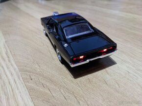 Predam kovovy model Dodge Charger - 2