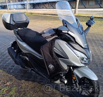 Predám Honda Forza 125 (NSS125AD) r.2022 s doplnkami - 2