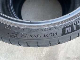 255/35R18 - 2