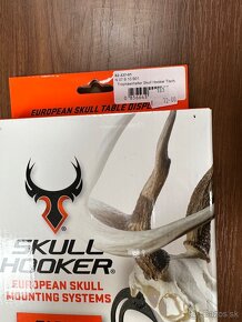 Skull hooker - držiak na trofej - čierny - 2