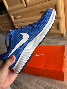 Nike Revolution 4 Royal Blue (modrá) - 2