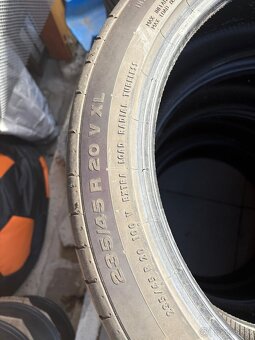 Continental 235/45 R20 - 2