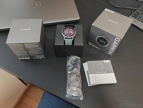 Rezervované - Garmin Vivoactive 4 Silver/Grey Band - 2