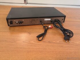 Predám tuner Onkyo - 2