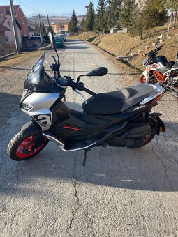 Aprilia sr gt 125 - 2