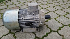 Predám elektromotor 3kw 400V - 2