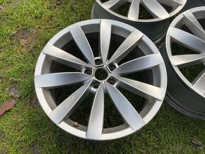 Elektrony 5x112 R19 Originál VW Lugano - 2