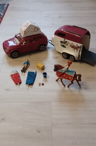 Schleich dobrodružné auto s prívesom a koňom - 2