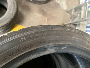 255/40 R19 Hankook - 2