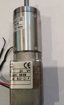 Predám elektromotor s prevodovkou- 6ot/ min ...24V...0,6A - 2