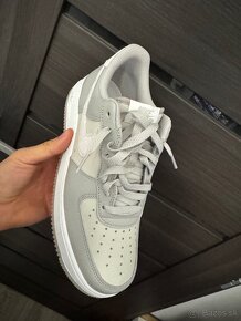 NIKE Air Force One Light Bone 42 - 2