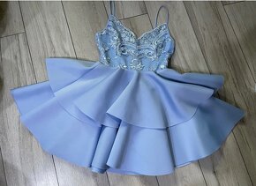 Bledomodré a modré spoločenské šaty S a M - 2