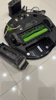 Robotický vysavač iRobot Roomba i7(7158) - 2