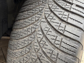 Predám celoročné pneumatiky na diskoch 215/60 R16 99V - 2