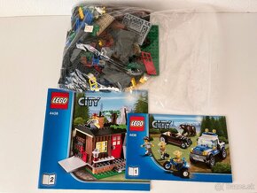 LEGO CITY 4438 Úkryt zloděje - Z VÝSTAVKY - 2