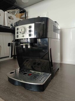 Kavovar Delonghi magnifica S - 2