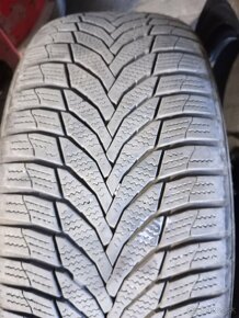 Ponukam dve pneu 235/55 R17 Nexen WIN Guard Sport 2 - 2