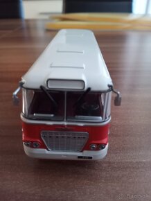 Predám modely autobusou a časopisy trucker. - 2