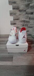 Air Jordan 4 Metallic Red - 2