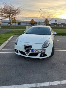 Alfa Romeo Giulietta Distinctive - 2