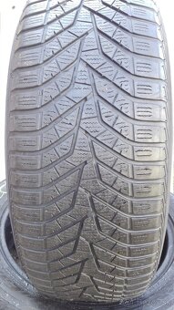 Predám 2 jazdené zimné pneumatiky Yokohama Blue 235/55 R20 - 2