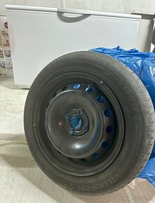 Predám pneumatiky 175/65 R15 na diskoch - 2