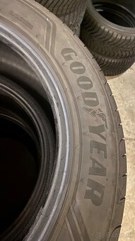 GOOD YEAR 255/50 R19 - 2