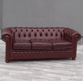 Pohovka Chesterfield. - 2