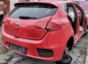 Kia Ceed 1.4 2017 predám ZADNÝ NÁRAZNÍK  DVERE vodičová stra - 2