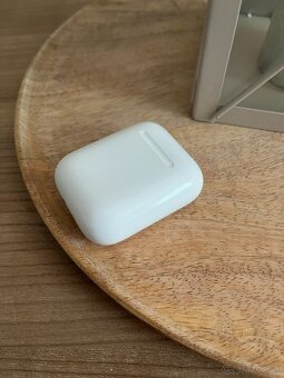 Apple AirPods 2. generácie - 2