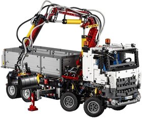 LEGO Technic 42043 - Mercedes-Benz Arocs - 2