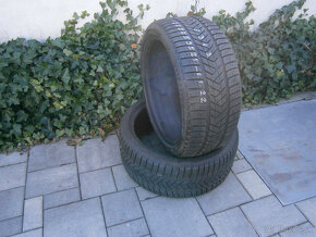 Predám 2x zimné pneu Pirelli 275/35 R21 103VXL - 2