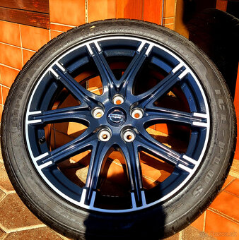 alu R18 5x114,3 bicolor orig. Nissan Juke (+ pneu 225/45) - 2