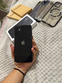 Predám iPhone 11 black 64GB - 2