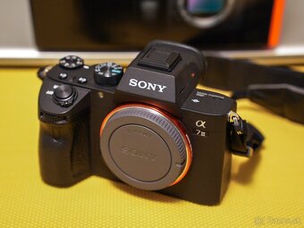 Predám Sony A7 III, ako nový (v záruke do 12/2026) - 2