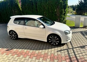 Volkswagen Golf V -1,6i klima pravidelný servi benzín - 2