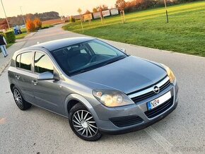 Opel Astra H 1.4 16V kúp. v SR - 2